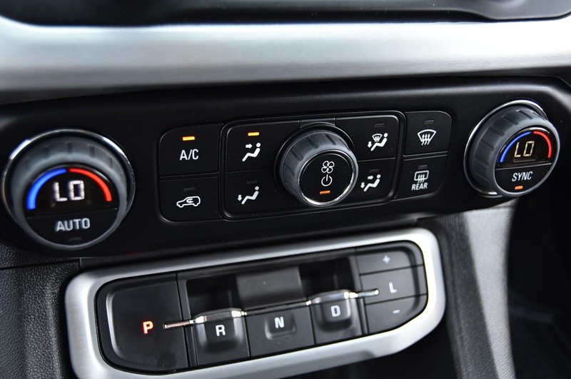GMC Acadia Vehicle Image 16