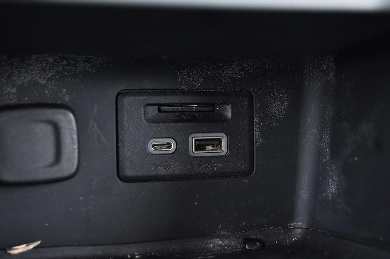 GMC Acadia Vehicle Image 18