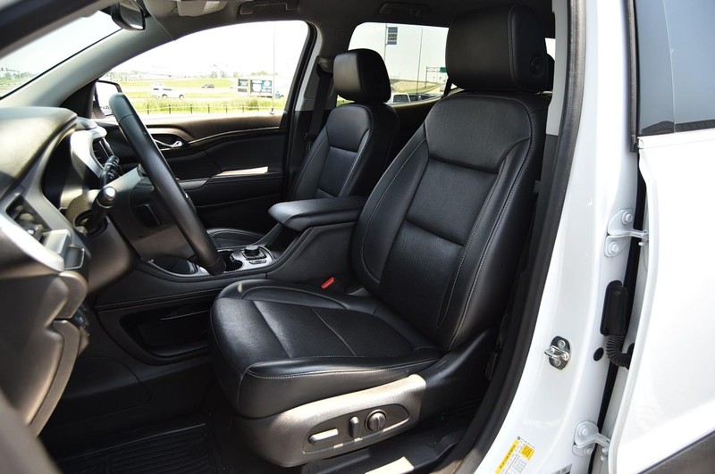 GMC Acadia Vehicle Image 23
