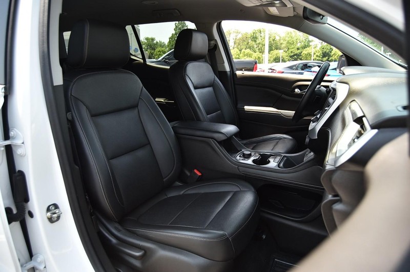 GMC Acadia Vehicle Image 24