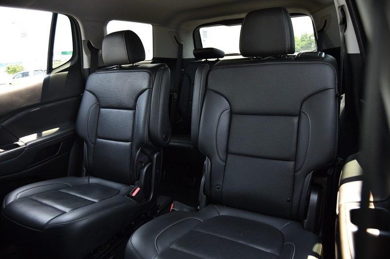 GMC Acadia Vehicle Image 25