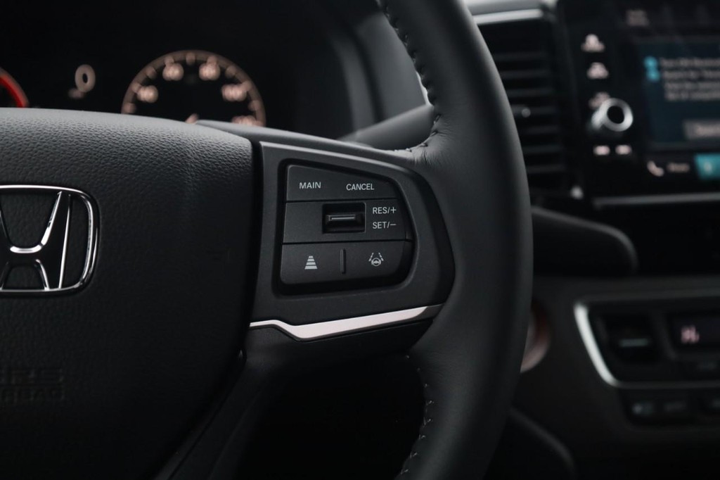 Honda Ridgeline Vehicle Full-screen Gallery Image 9