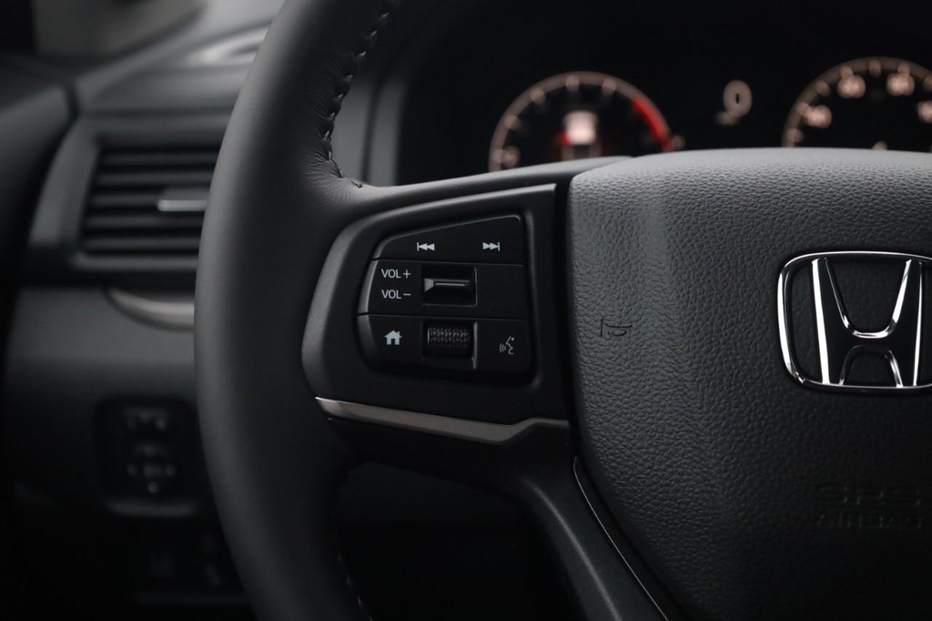 Honda Ridgeline Vehicle Full-screen Gallery Image 10