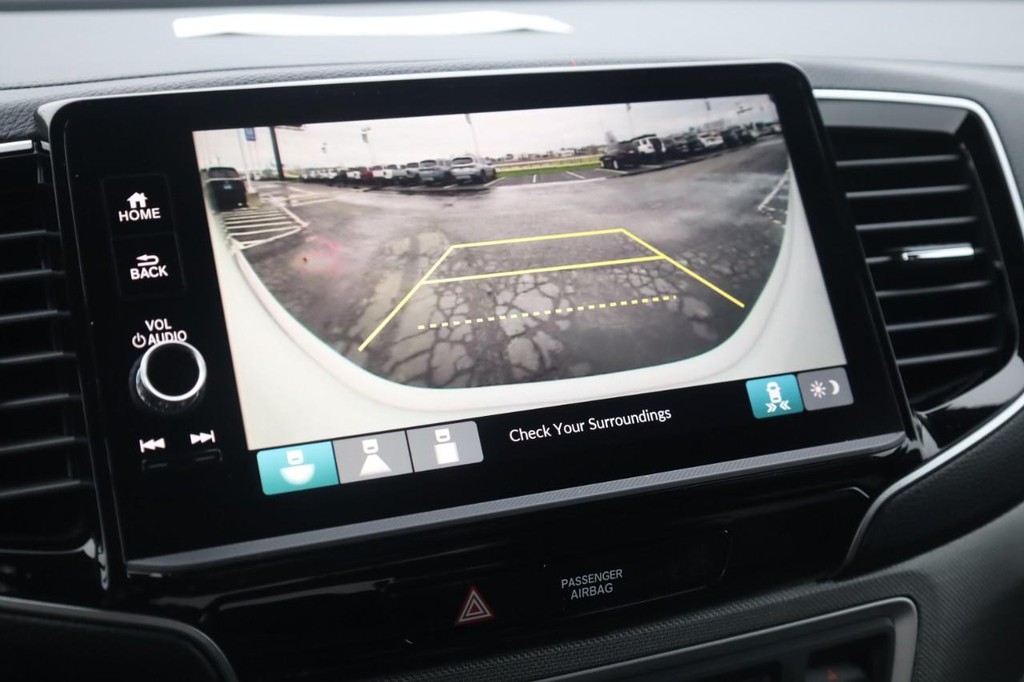 Honda Ridgeline Vehicle Full-screen Gallery Image 15