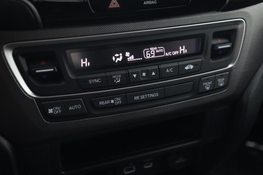 Honda Ridgeline Vehicle Full-screen Gallery Image 16