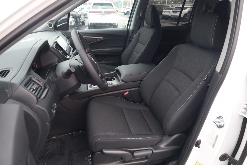 Honda Ridgeline Vehicle Full-screen Gallery Image 19