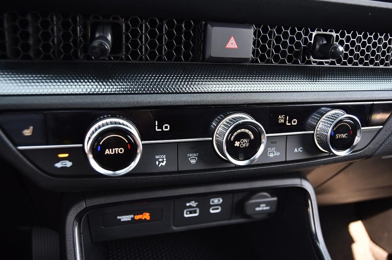 Honda CR-V Hybrid Vehicle Image 14