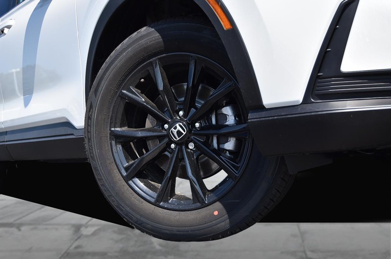 Honda CR-V Hybrid Vehicle Image 03