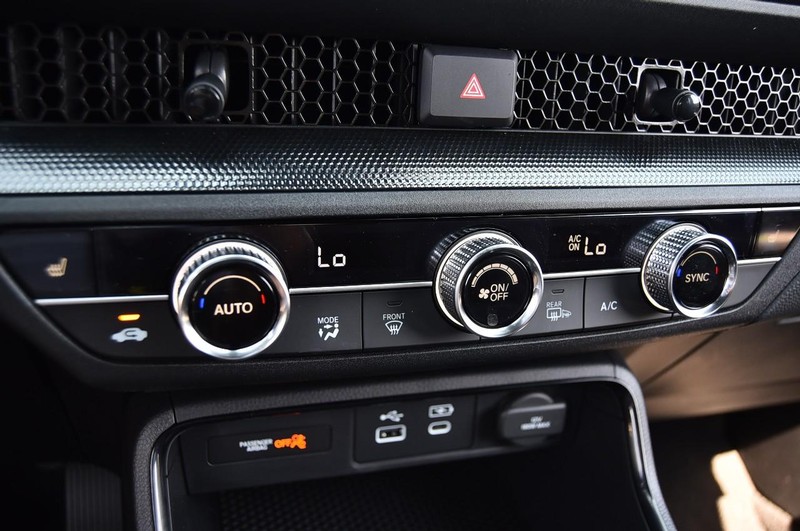 Honda CR-V Hybrid Vehicle Image 14