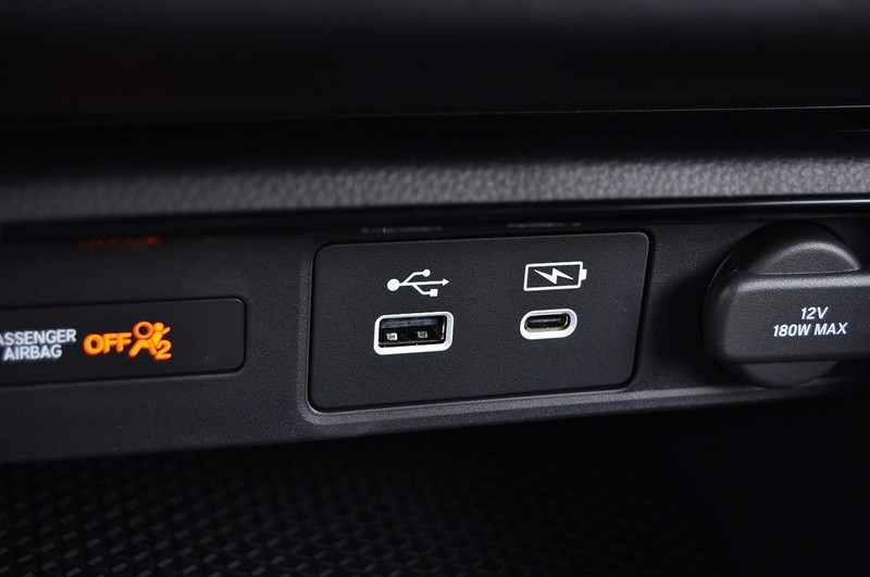 Honda CR-V Hybrid Vehicle Image 15
