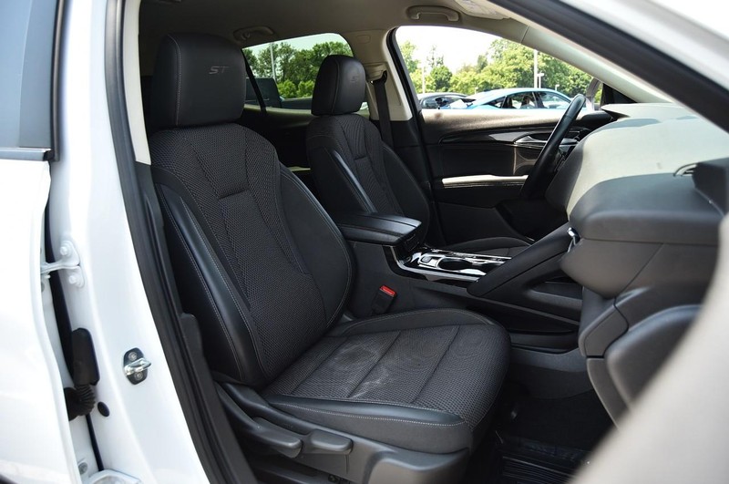 Buick Envision Vehicle Image 21
