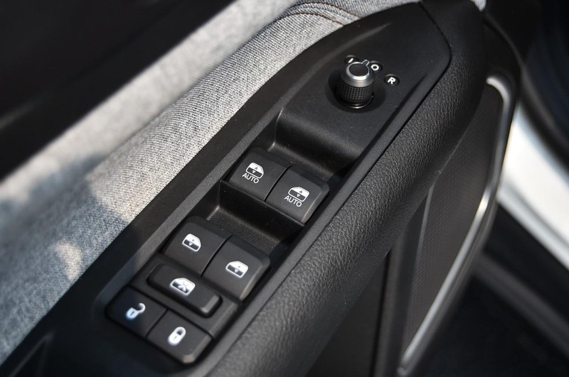Jeep Compass Vehicle Image 09