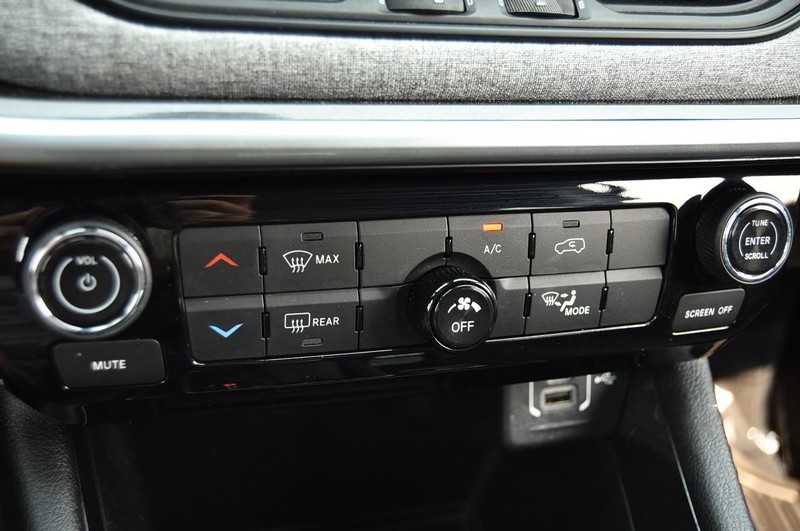 Jeep Compass Vehicle Image 17