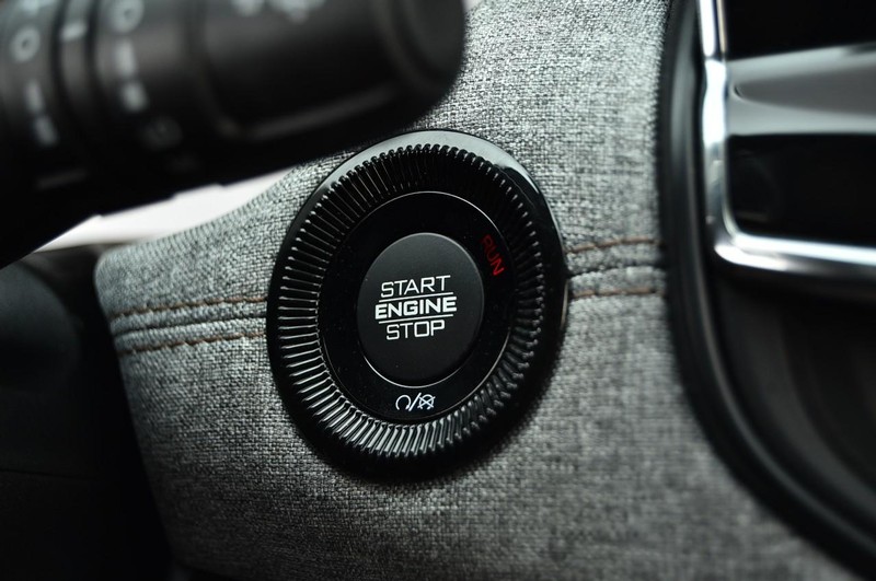 Jeep Compass Vehicle Image 19