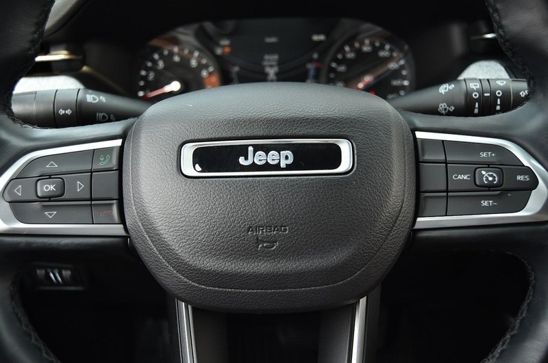 Jeep Compass Vehicle Image 20