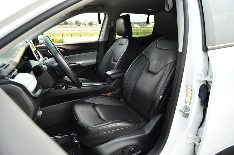 Jeep Compass Vehicle Image 21