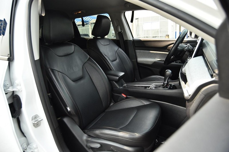 Jeep Compass Vehicle Image 22
