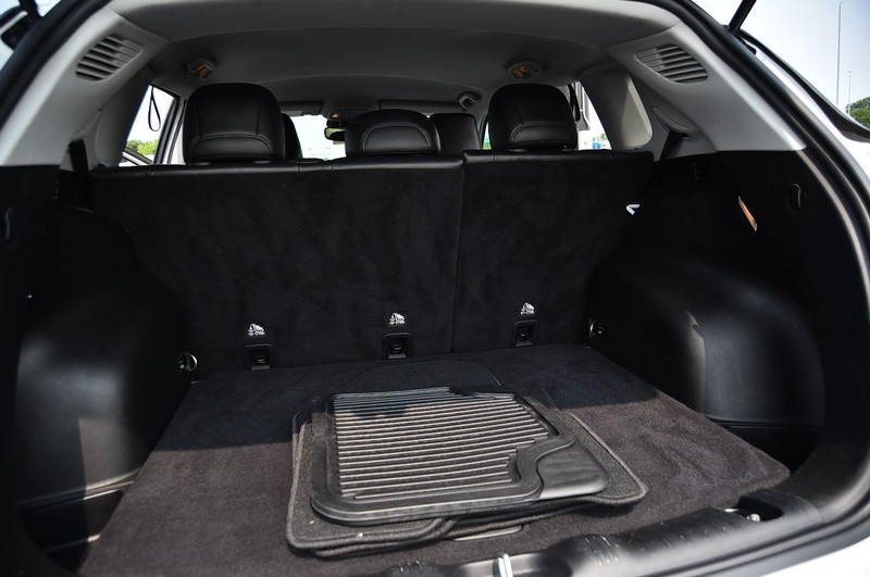 Jeep Compass Vehicle Image 25