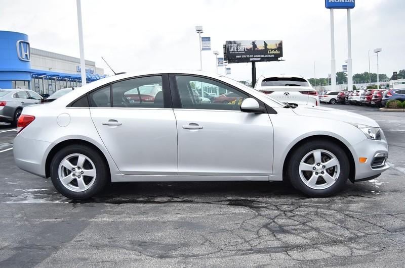 Chevrolet Cruze Limited Vehicle Image 05