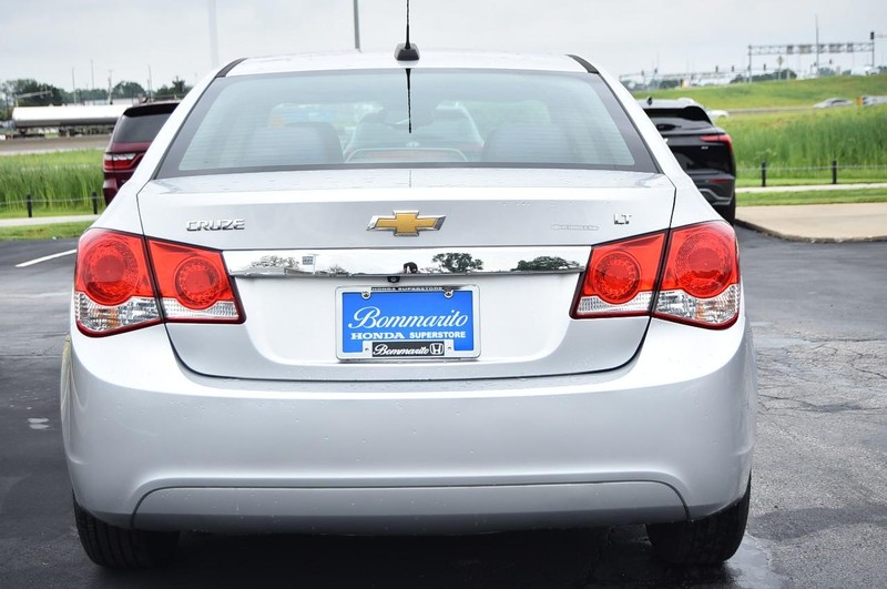 Chevrolet Cruze Limited Vehicle Image 06