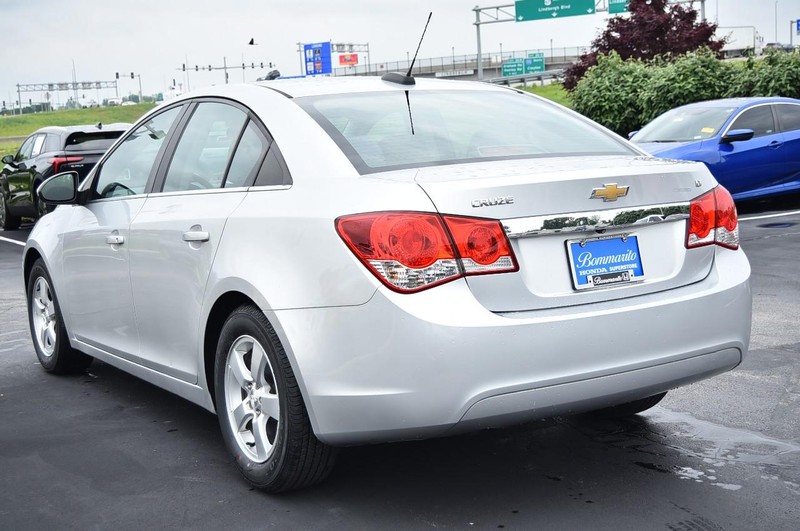 Chevrolet Cruze Limited Vehicle Image 07