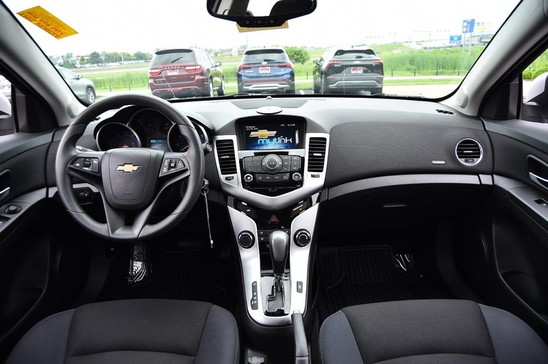 Chevrolet Cruze Limited Vehicle Image 08