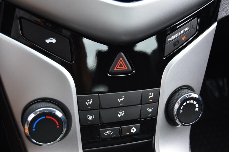 Chevrolet Cruze Limited Vehicle Image 14