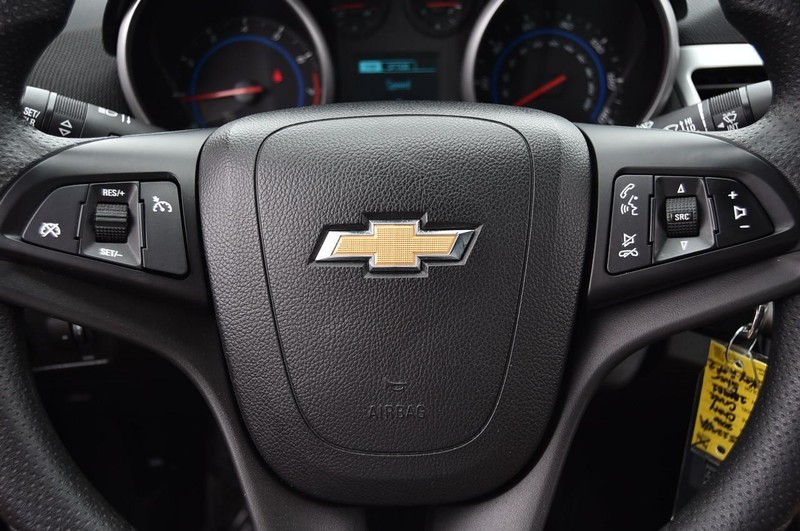 Chevrolet Cruze Limited Vehicle Image 16