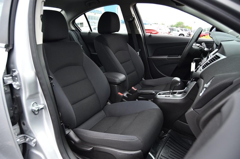 Chevrolet Cruze Limited Vehicle Image 18