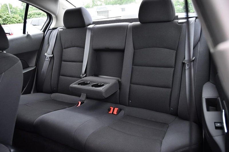 Chevrolet Cruze Limited Vehicle Image 19