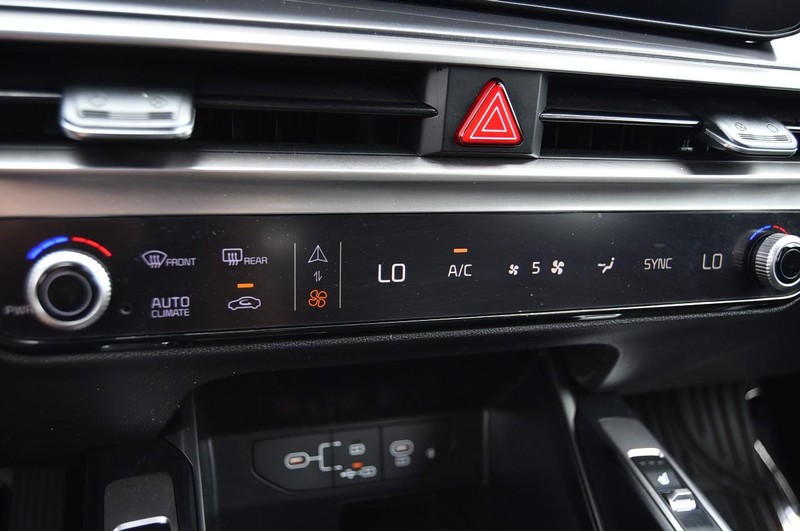 Kia Sorento Vehicle Image 15