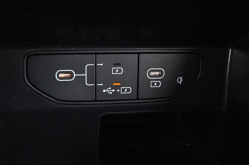 Kia Sorento Vehicle Image 16