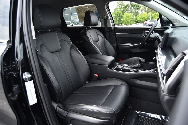 Kia Sorento Vehicle Image 22