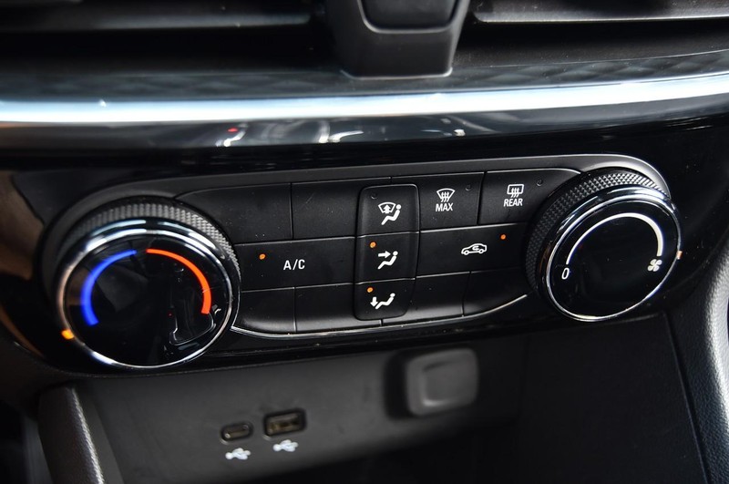 Buick Encore GX Vehicle Image 14