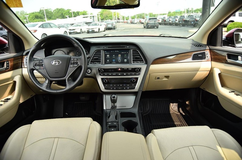 Hyundai Sonata Vehicle Image 07