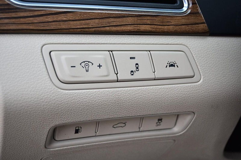 Hyundai Sonata Vehicle Image 11