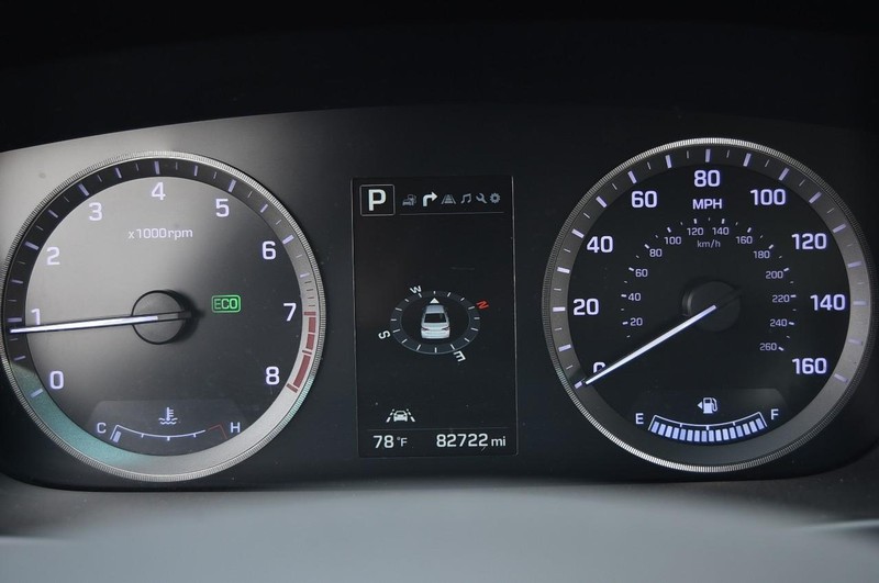 Hyundai Sonata Vehicle Image 12