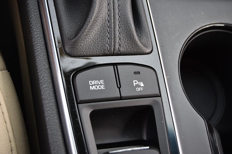 Hyundai Sonata Vehicle Image 16