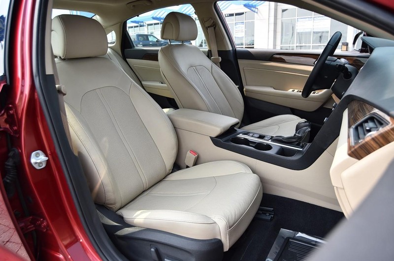 Hyundai Sonata Vehicle Image 21
