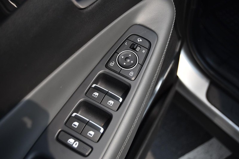 Hyundai Santa Fe Vehicle Image 08