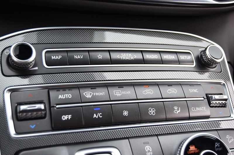 Hyundai Santa Fe Vehicle Image 15