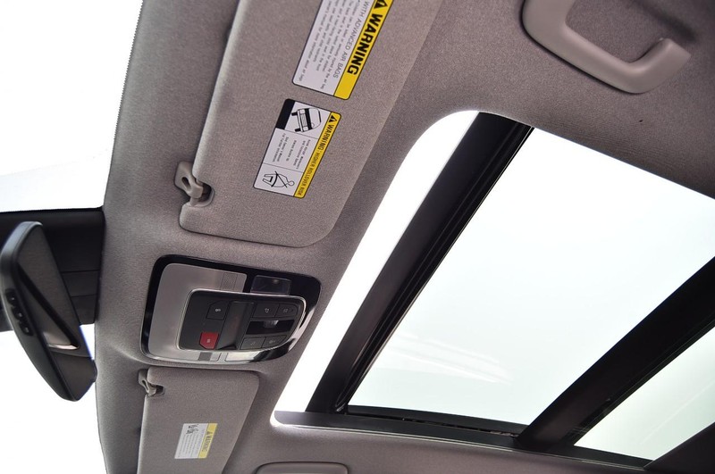 Hyundai Santa Fe Vehicle Image 21