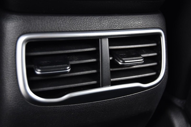 Hyundai Santa Fe Vehicle Image 24