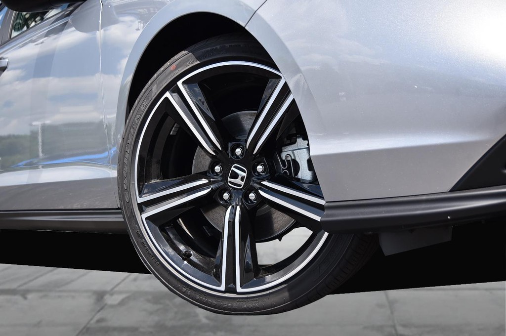 Honda Accord Hybrid Vehicle Image 03