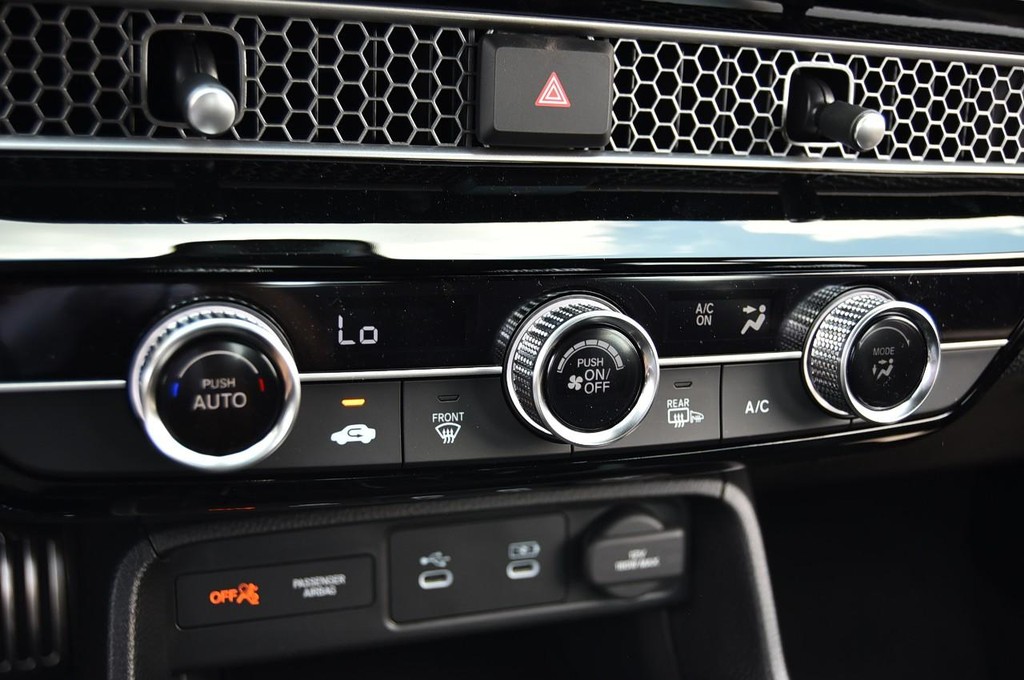 Honda Civic Hatchback Vehicle Image 13