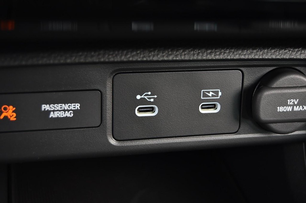 Honda Civic Hatchback Vehicle Image 14