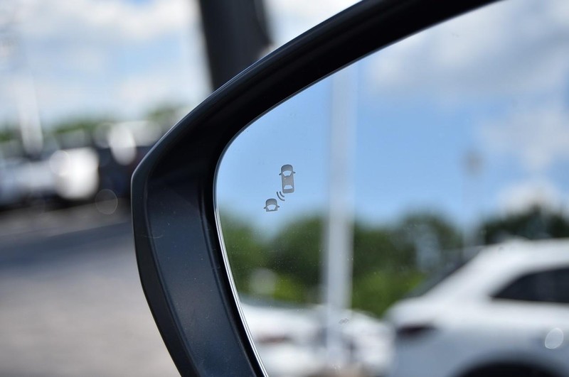 Honda Civic Hatchback Vehicle Image 09