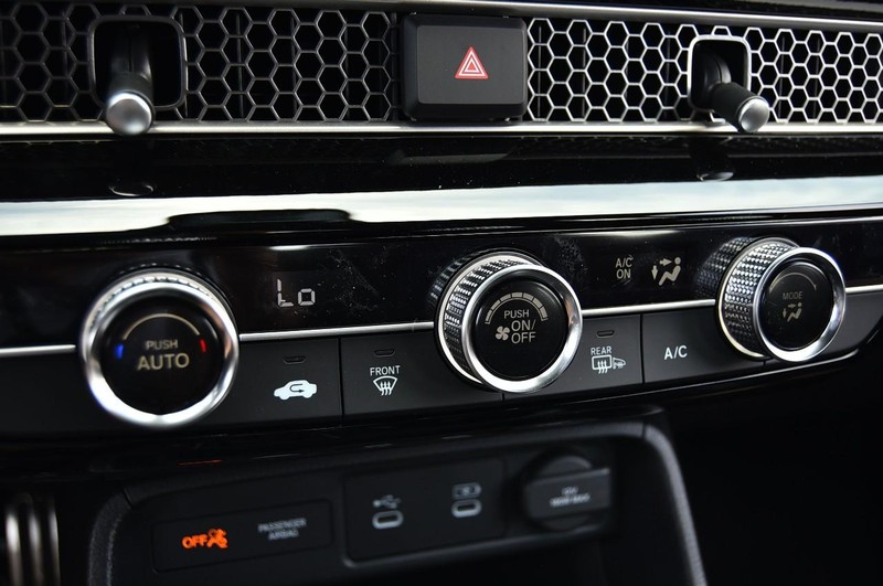 Honda Civic Hatchback Vehicle Image 14