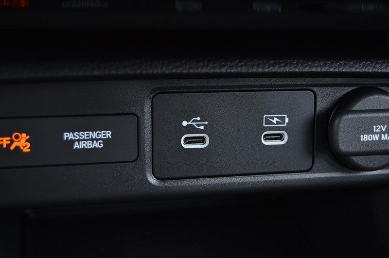 Honda Civic Hatchback Vehicle Image 15