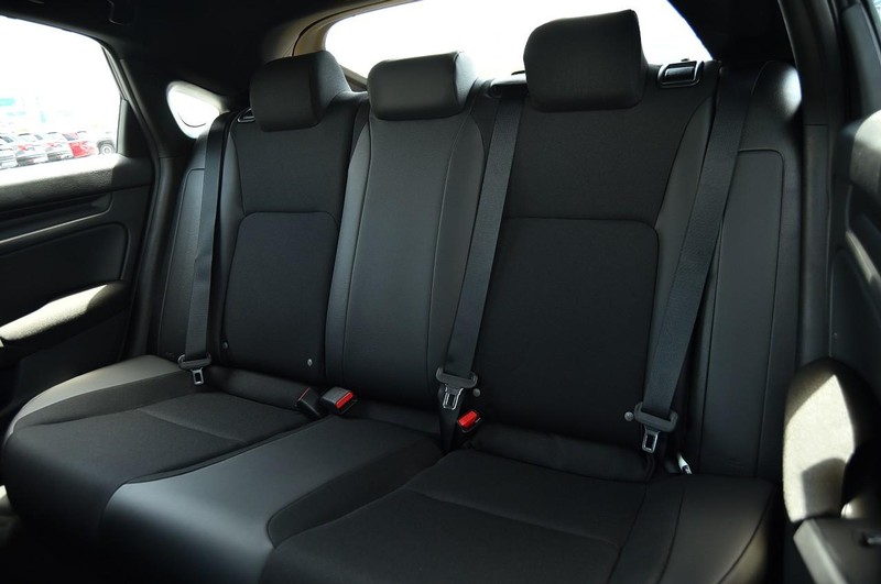 Honda Civic Hatchback Vehicle Image 21